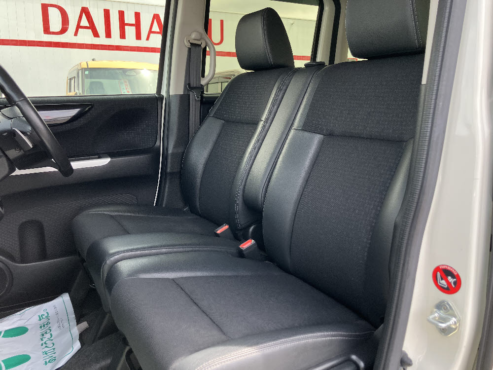 ホンダ　Ｎ ＢＯＸカスタム　ターボSSパッケージ14枚目