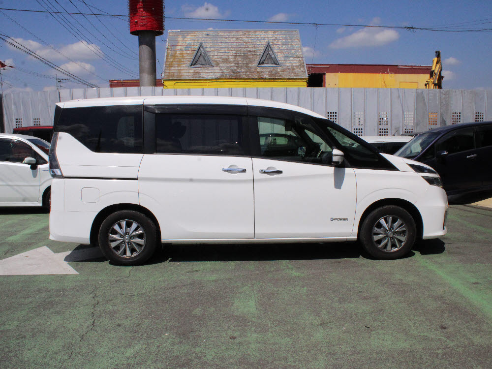 ニッサン　セレナ　e-POWER　XV3枚目