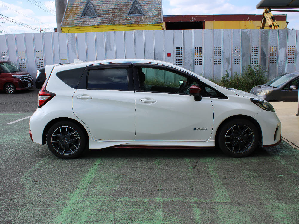 ニッサン　ノートe-POWER　ニスモS3枚目