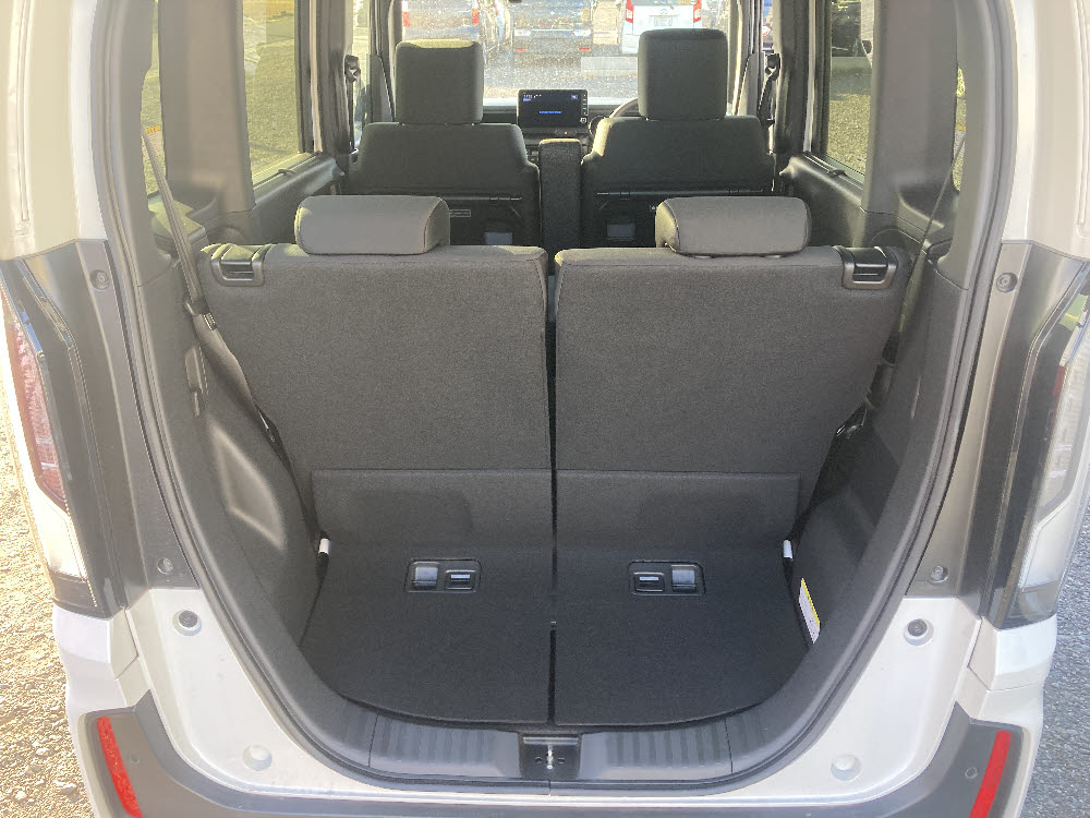 ホンダ　Ｎ ＢＯＸカスタム　ベース（純正8インチナビ）12枚目