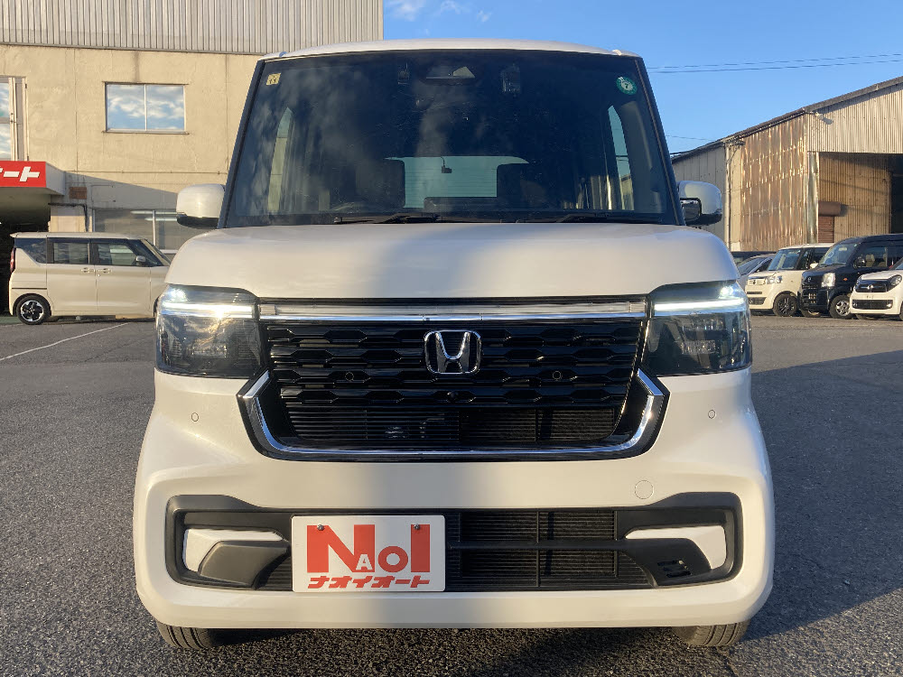 ホンダ　Ｎ ＢＯＸカスタム　ベース（純正8インチナビ）1枚目