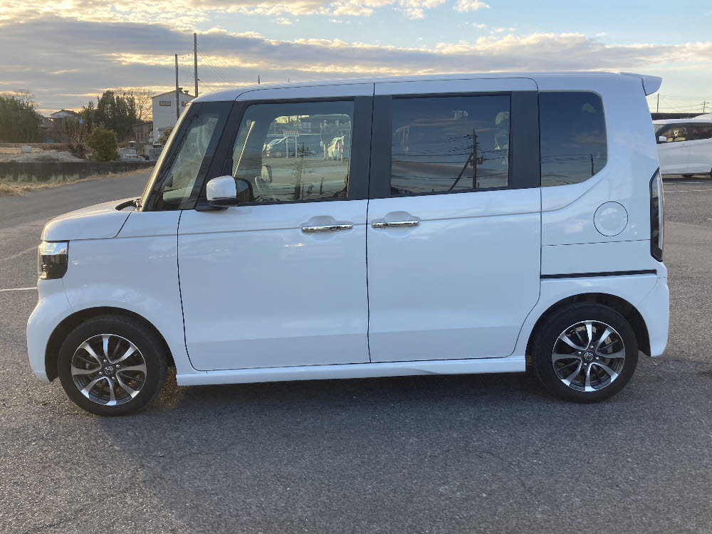 ホンダ　Ｎ ＢＯＸカスタム　ベース（純正8インチナビ）6枚目