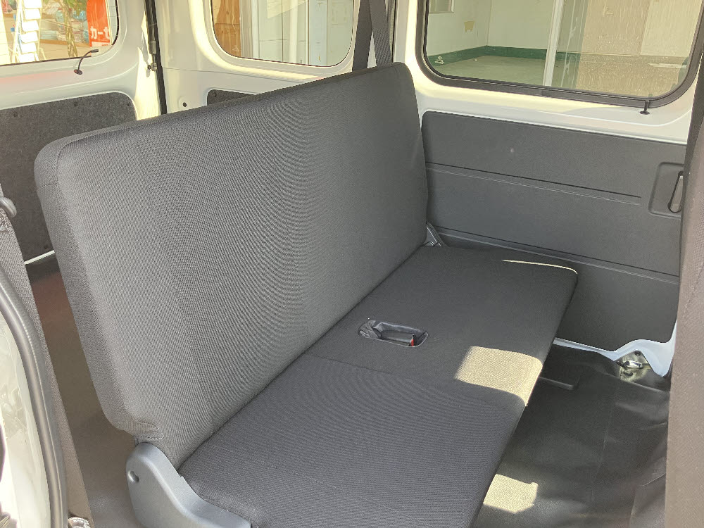 ダイハツ　ハイゼットカーゴ　デラックス　CVT11枚目