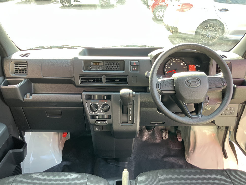 ダイハツ　ハイゼットカーゴ　デラックス　CVT12枚目