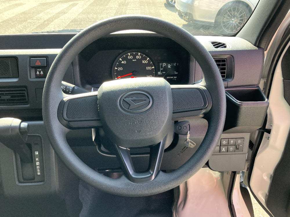 ダイハツ　ハイゼットカーゴ　デラックス　CVT14枚目