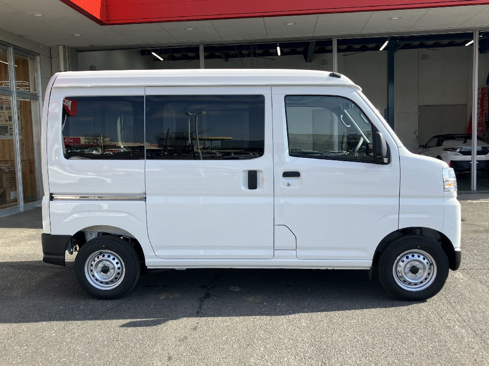 ダイハツ　ハイゼットカーゴ　デラックス　CVT3枚目