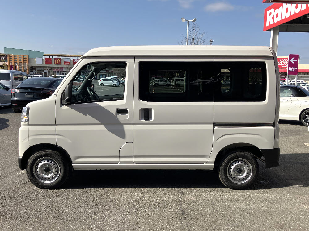 ダイハツ　ハイゼットカーゴ　デラックス　CVT7枚目