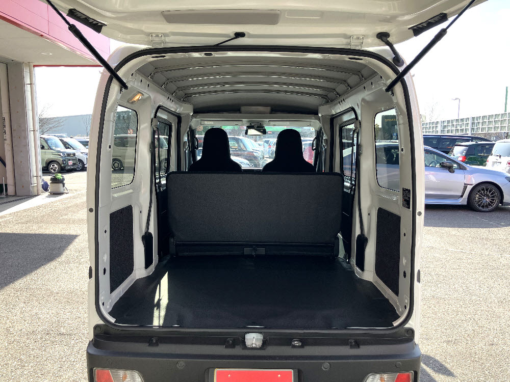 ダイハツ　ハイゼットカーゴ　デラックス　CVT8枚目