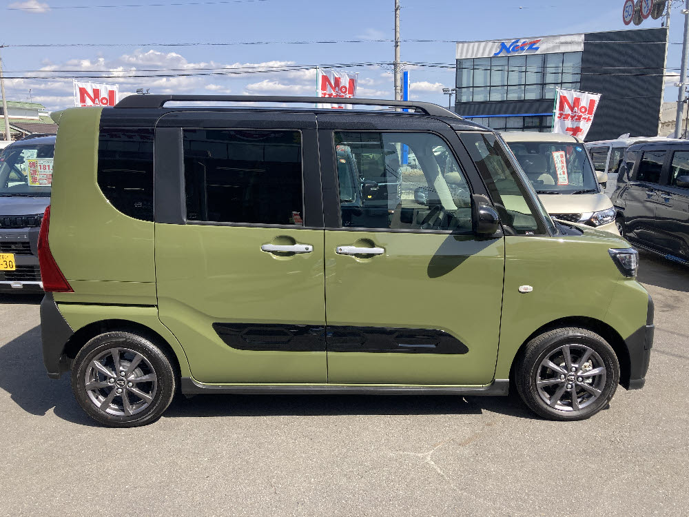 ダイハツ　タントファンクロス　3枚目