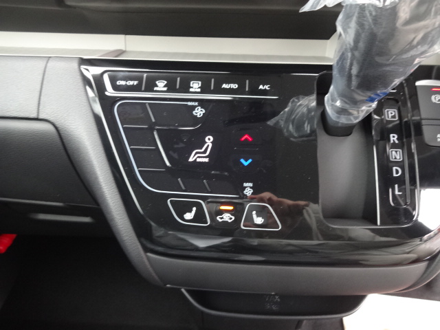 ミツビシ　デリカミニ　Gプレミアム ODレス16枚目