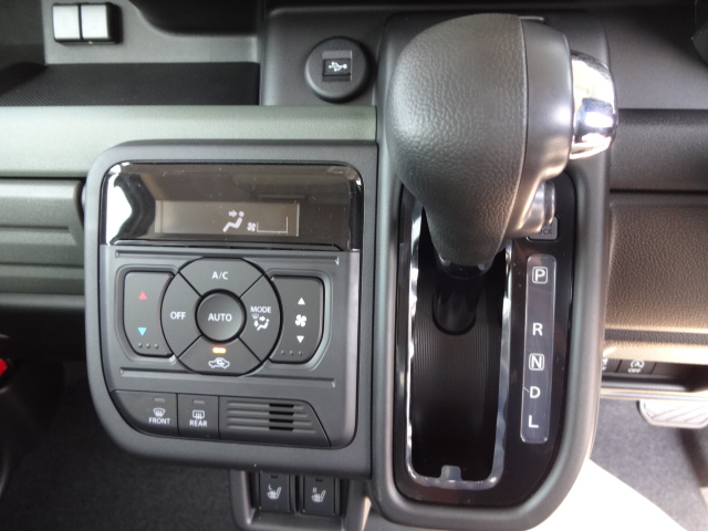 スズキ　スペーシアギア XZ 2WD 全方位ナビ10枚目