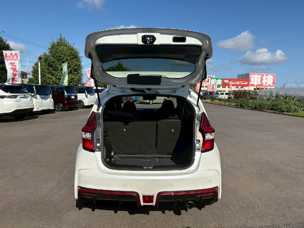 ニッサン　ノート　e-POWER NISMO  9枚目