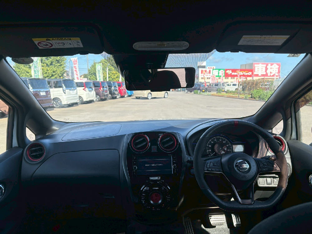 ニッサン　ノート　e-POWER NISMO  11枚目
