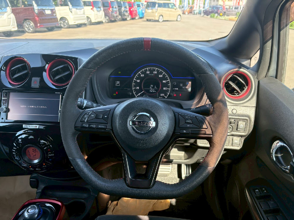 ニッサン　ノート　e-POWER NISMO  12枚目