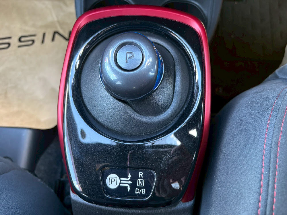 ニッサン　ノート　e-POWER NISMO  17枚目