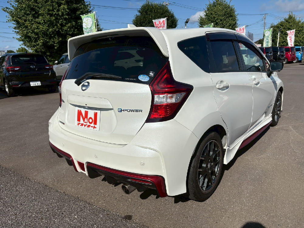 ニッサン　ノート　e-POWER NISMO  4枚目