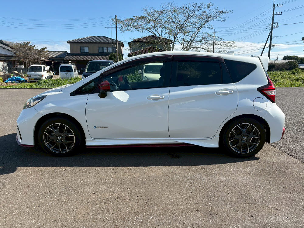 ニッサン　ノート　e-POWER NISMO  7枚目
