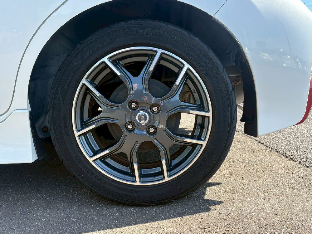 ニッサン　ノート　e-POWER NISMO  8枚目