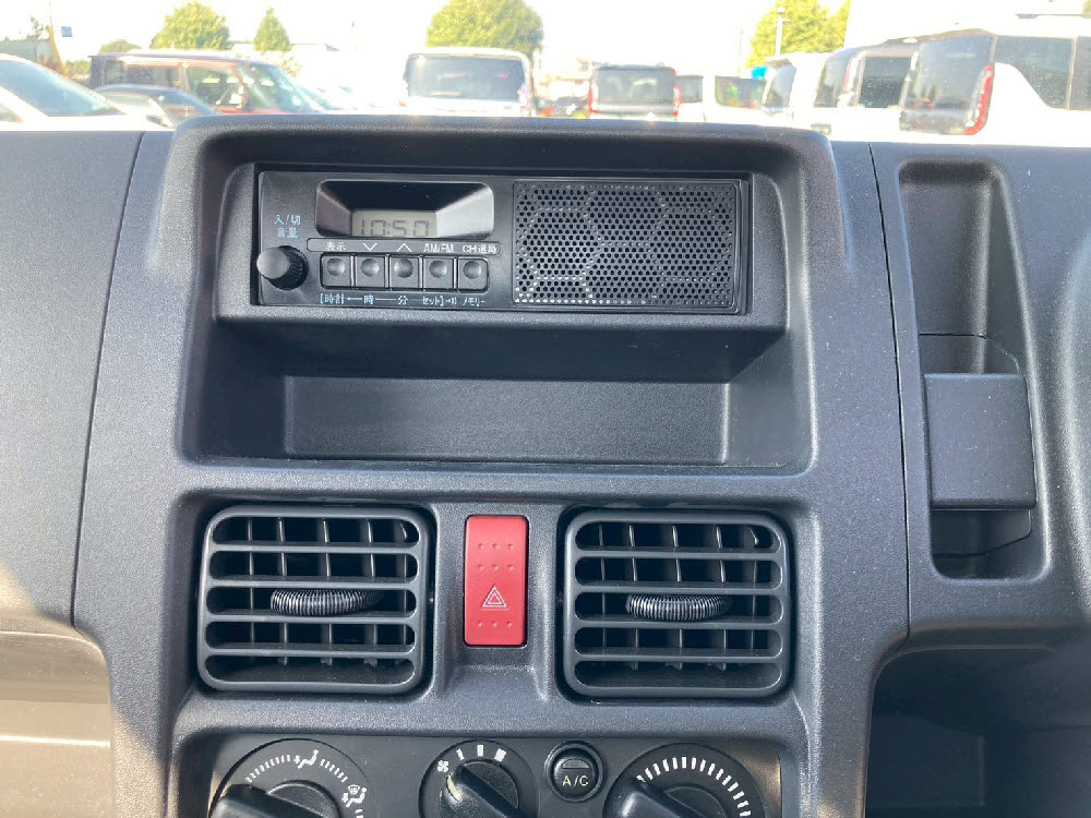 ニッサン　ＮＴ１００クリッパー DX 2WD AT13枚目