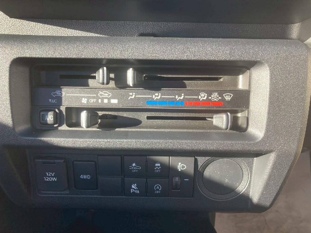 ダイハツ　ハイゼットトラック スタンダート 5MT 4WD ラジオ14枚目