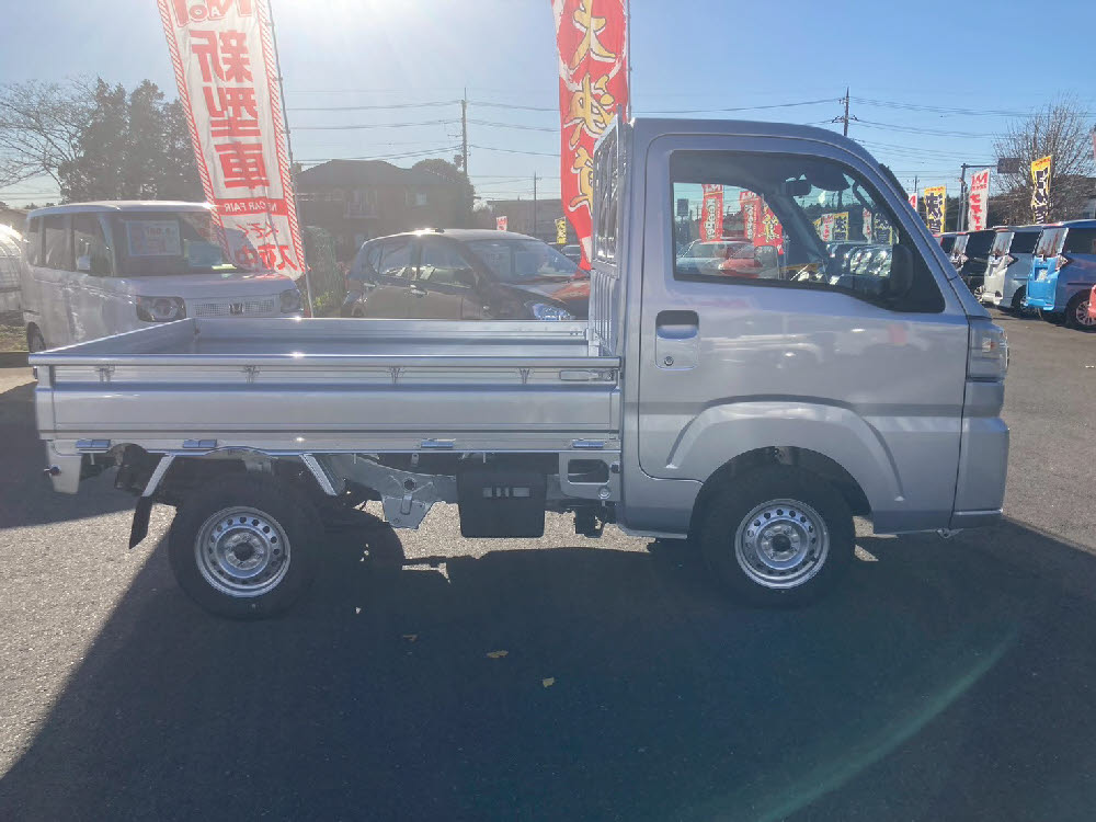 ダイハツ　ハイゼットトラック スタンダート 5MT 4WD ラジオ3枚目