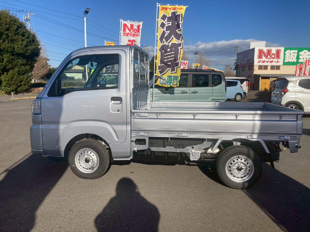 ダイハツ　ハイゼットトラック スタンダート 5MT 4WD ラジオ7枚目