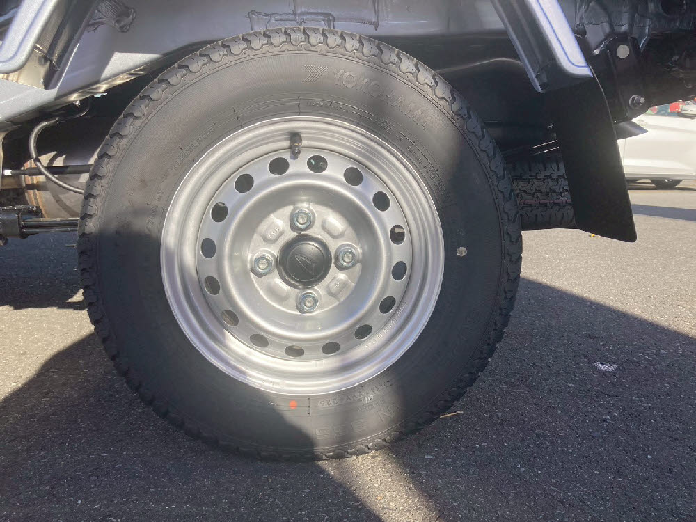 ダイハツ　ハイゼットトラック スタンダート 5MT 4WD ラジオ8枚目