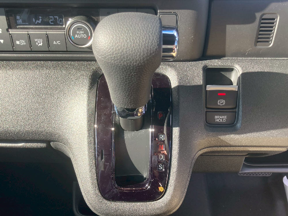 ホンダ　Ｎ ＢＯＸカスタム 8インチナビ17枚目