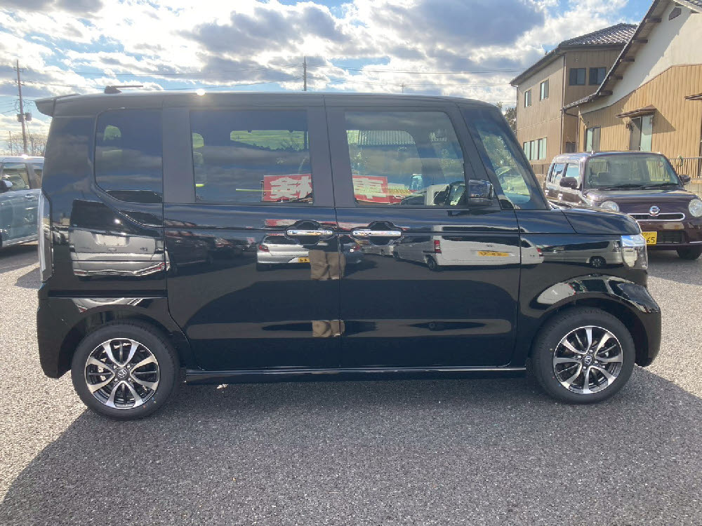 ホンダ　Ｎ ＢＯＸカスタム 8インチナビ3枚目