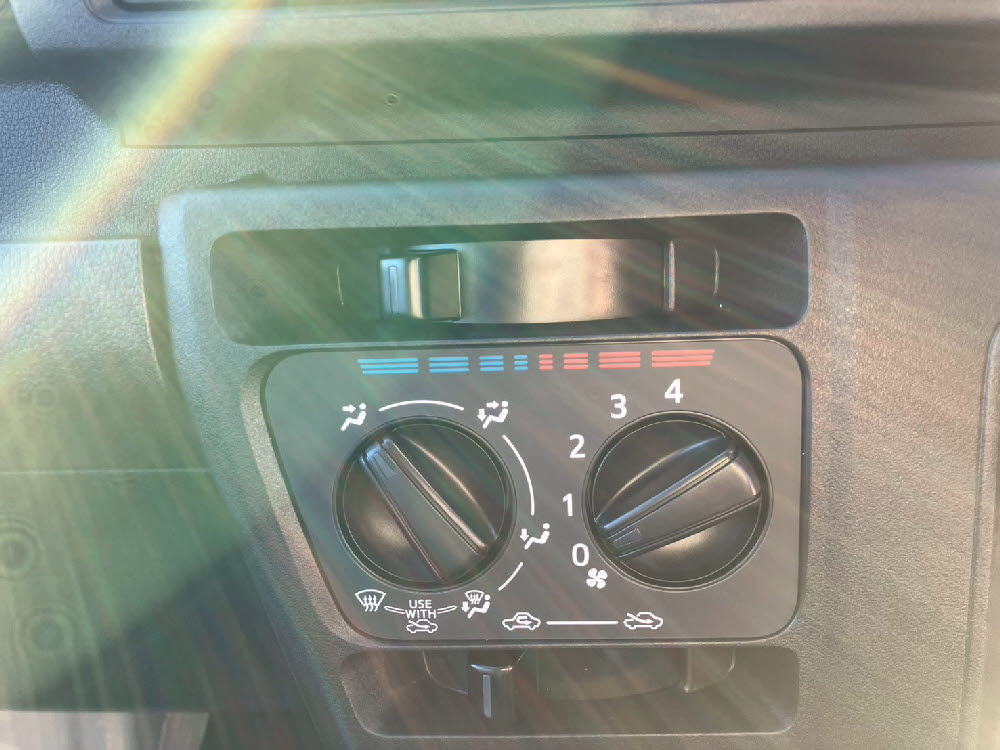 ダイハツ　ハイゼットカーゴ デラックス CVT ラジオ付14枚目