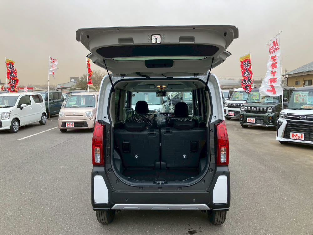 ダイハツ　タントファンクロス 9インチDO9枚目