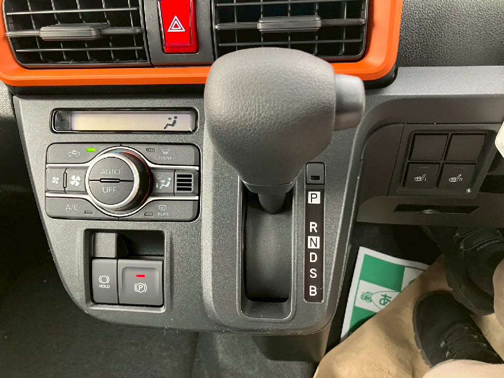 ダイハツ　タントファンクロス 9インチDO16枚目