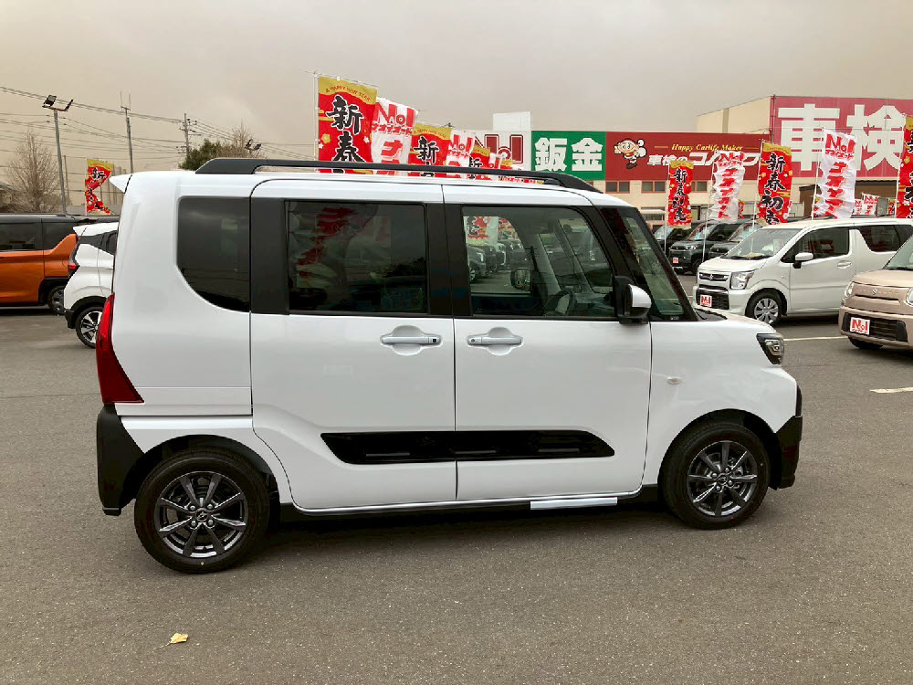 ダイハツ　タントファンクロス 9インチDO3枚目