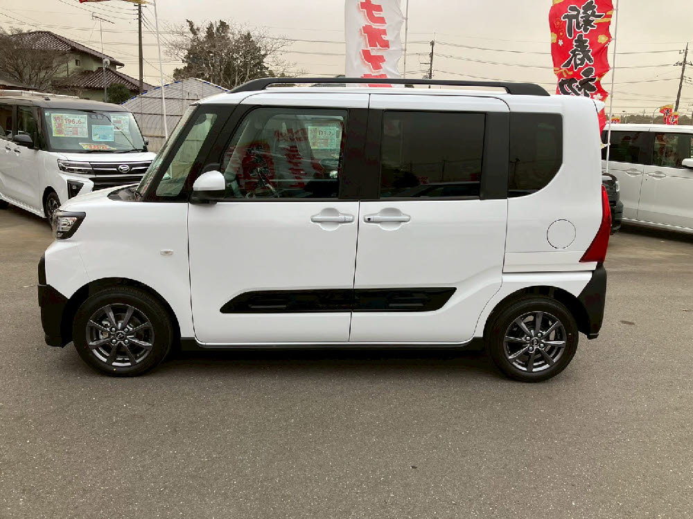 ダイハツ　タントファンクロス 9インチDO7枚目