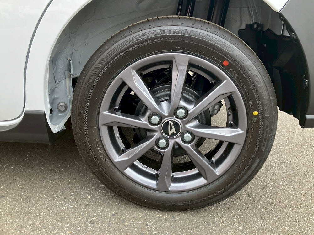 ダイハツ　タントファンクロス 9インチDO8枚目