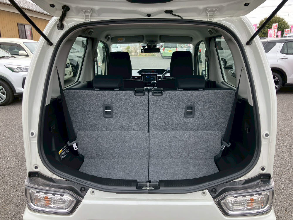 スズキ　ワゴンＲスティングレー HYBRID X9枚目