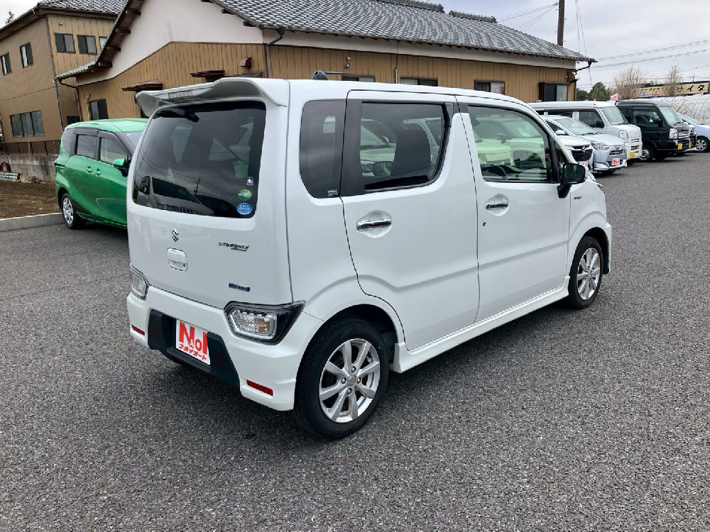 スズキ　ワゴンＲスティングレー HYBRID X4枚目