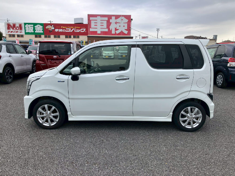 スズキ　ワゴンＲスティングレー HYBRID X7枚目