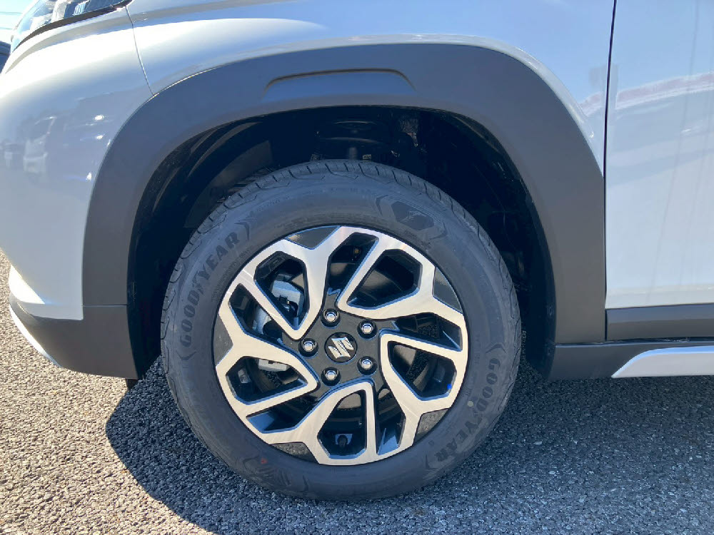 スズキ　フロンクス ベースグレード8枚目