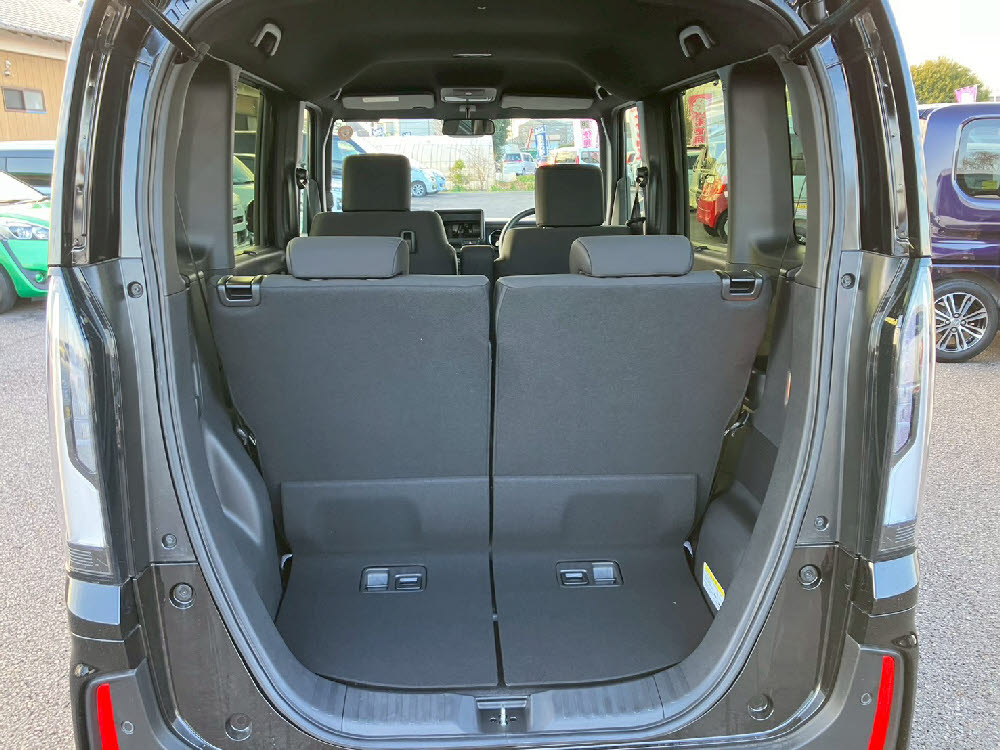 ホンダ　Ｎ ＢＯＸ　カスタム　9枚目