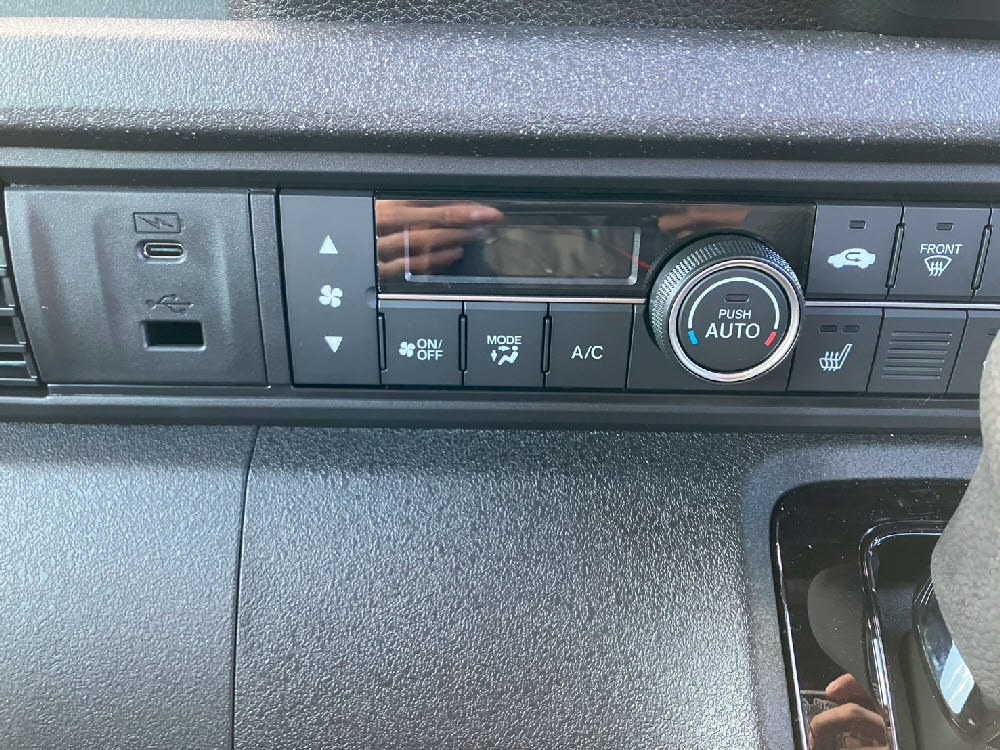 ホンダ　Ｎ ＢＯＸ　カスタム　14枚目