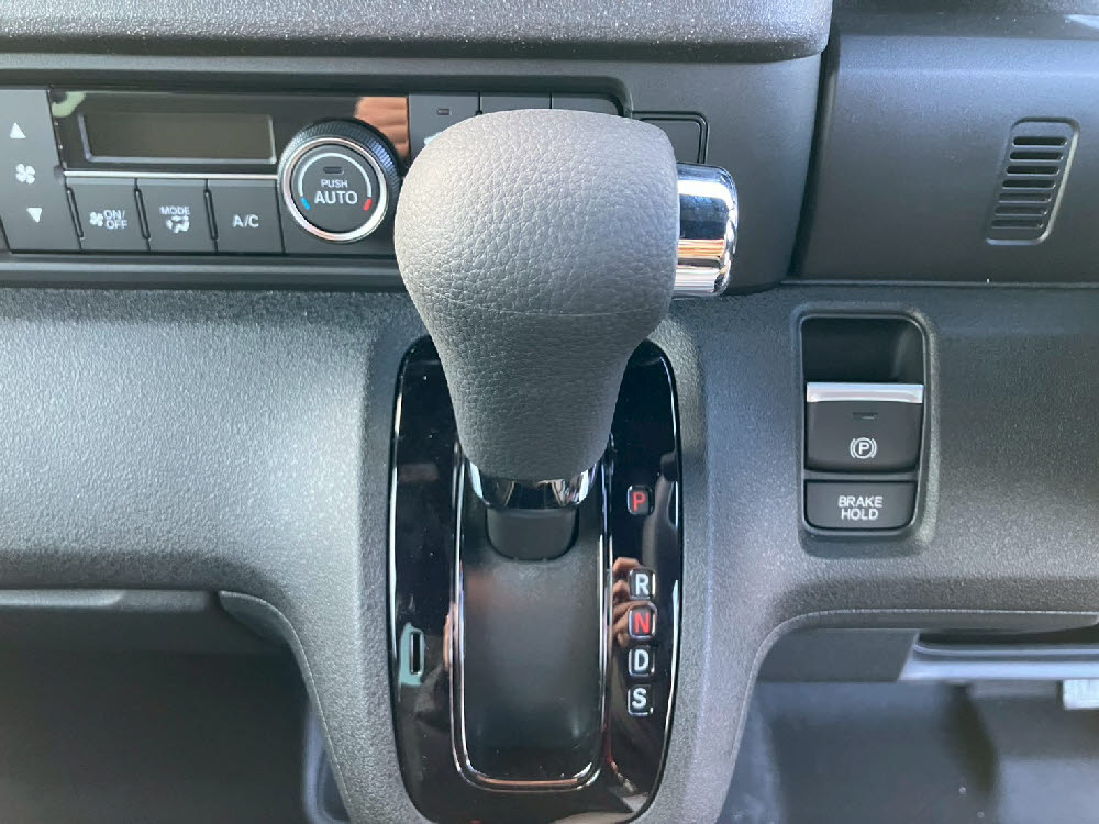 ホンダ　Ｎ ＢＯＸ　カスタム　15枚目