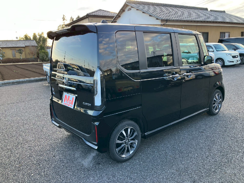 ホンダ　Ｎ ＢＯＸ　カスタム　4枚目