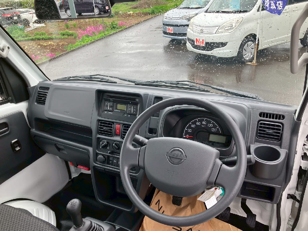ニッサン NT100クリッパーT GX MT 4WD CD9枚目
