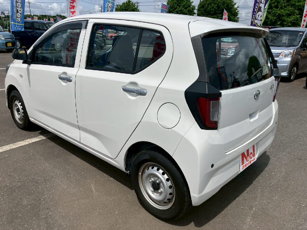 ダイハツ ミライース B6枚目