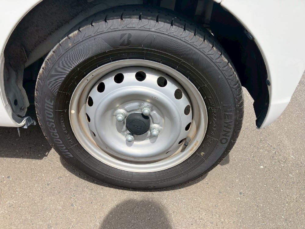 ダイハツ ミライース B8枚目
