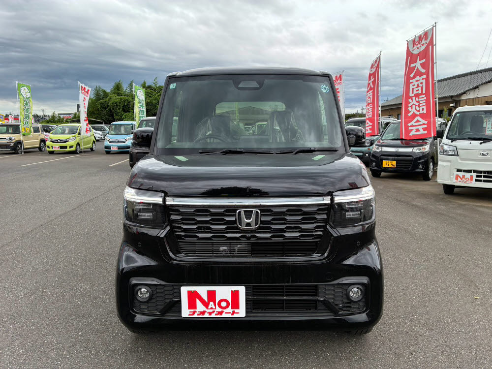 ホンダ N BOXカスタム ブラックスタイル1枚目