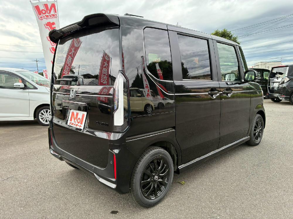 ホンダ N BOXカスタム ブラックスタイル4枚目