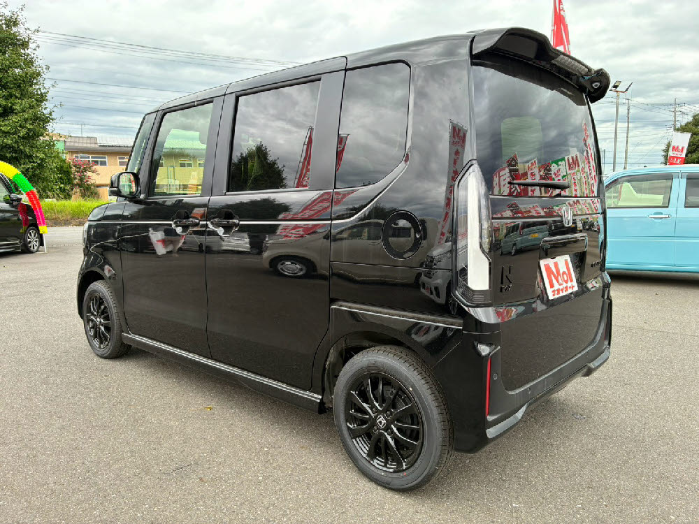 ホンダ N BOXカスタム ブラックスタイル6枚目
