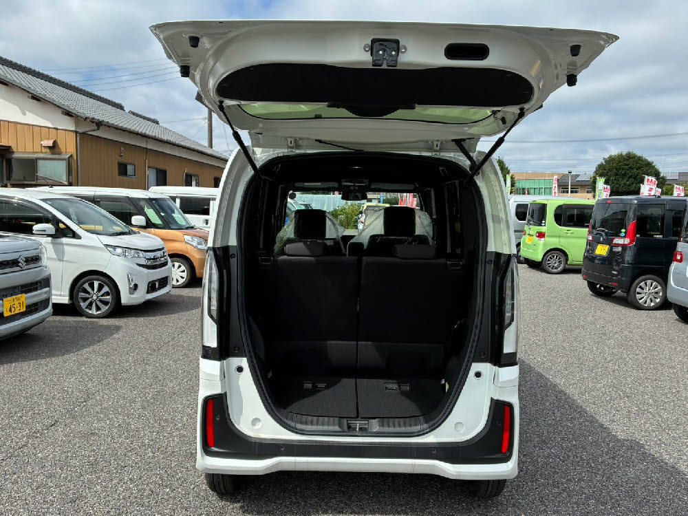 ホンダ　Ｎ ＢＯＸカスタム ヒョウジュン9枚目